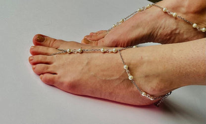 Pearl barefoot sandals,bridal barefoot sandals, silver pearl barefoot sandals boho barefoot sandals, toe ring pearl anklet