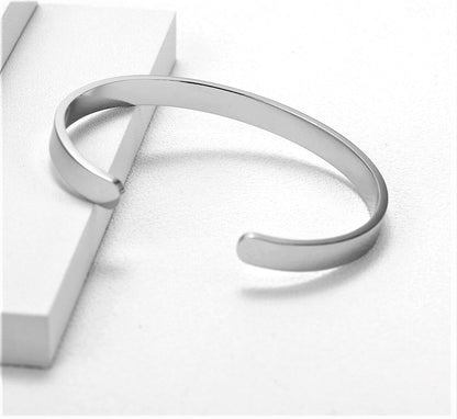 Engraved bracelet from Pigeon loves