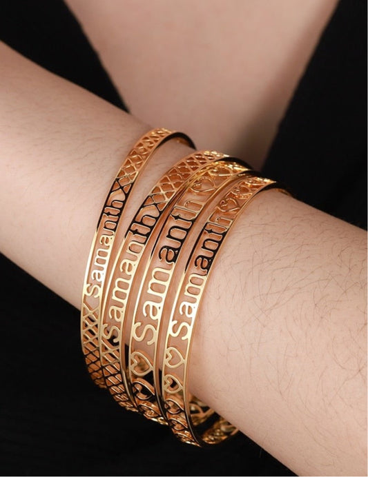 Personalized nameplate bracelet