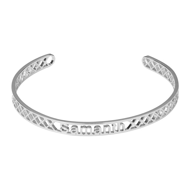 Personalized nameplate bracelet