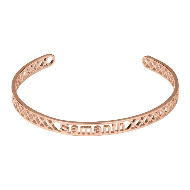 Personalized nameplate bracelet